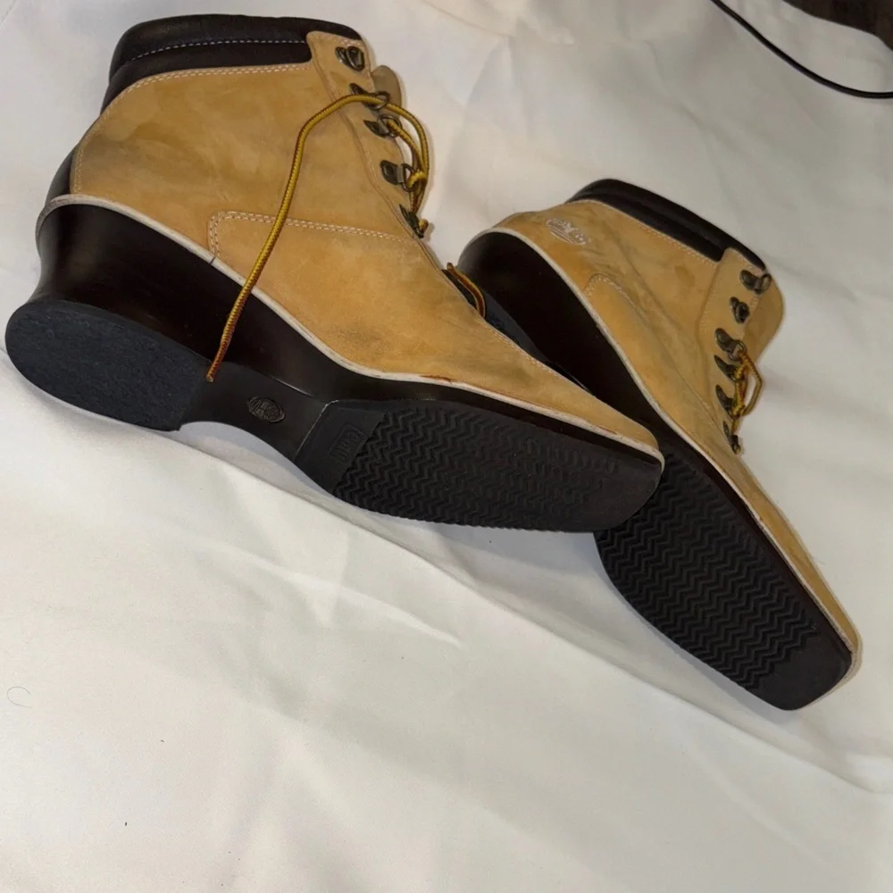 TIMBERLAND SQUARE TOE LACE UP WEDGE ANKLE BOOTS.